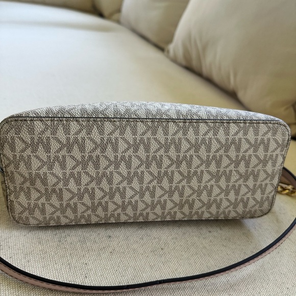 Michael Kors Beige and Gold Women's BagMichael Kors jet set crossbody bag - Picture 4 of 8